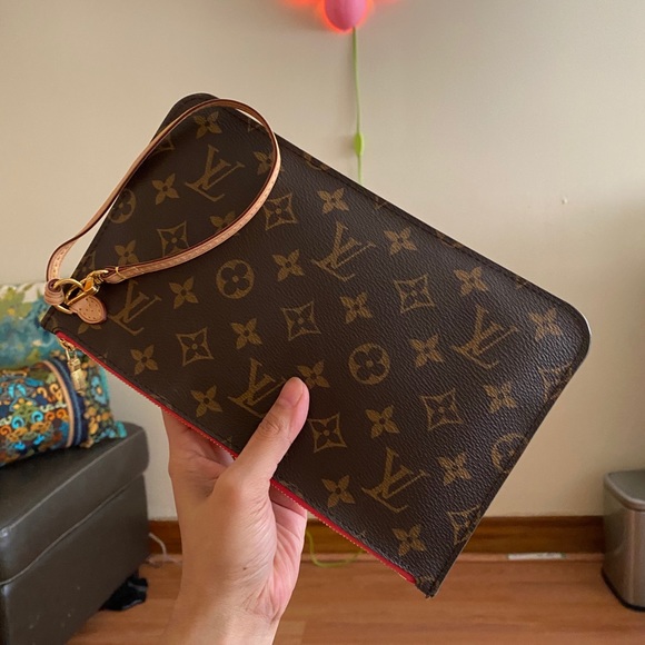 Louis Vuitton Handbags - Louis Vuitton wristlet clutch